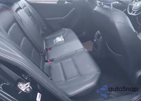 2015 Volkswagen Jetta 1.8T Se z USA, uszkodzony, nr VIN 3VWD17AJ7FM228899